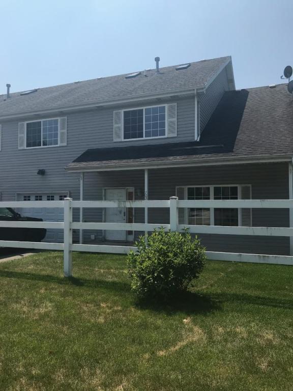 Foto del edificio - 702 Shady Acres Ln