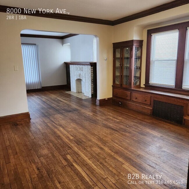 Building Photo - Spacious 2 bed/ 1 bath Single Family Home