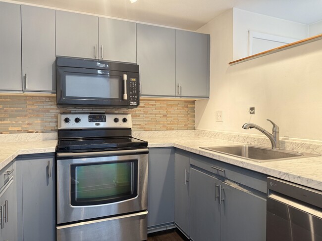 Building Photo - 4 Churchill Ct