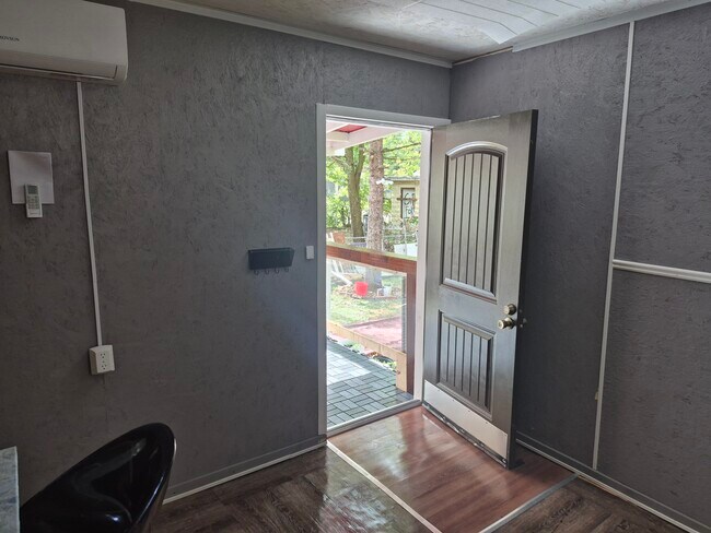 Foto del edificio - 116 N Gladstone Ave