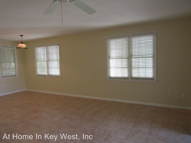 Building Photo - 3 br, 2 bath House - 10 Kingfisher Lane