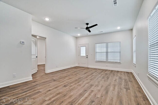 Building Photo - 247 Turnberry Ct