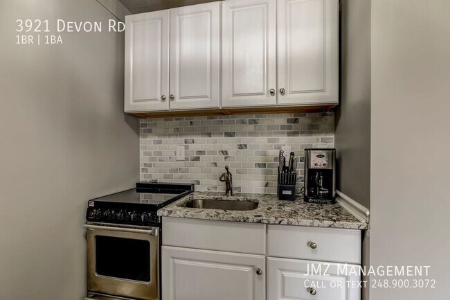 Building Photo - UPDATED ROYAL OAK UNIT FOR LEASE!
