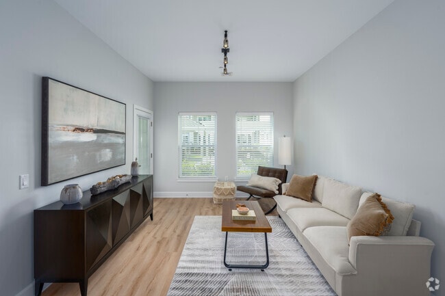 1BR, 1BA - 767SF - Living Room - Fieldstone at Commack East