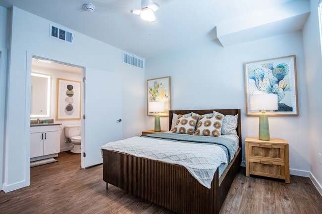 Building Photo - Gateway