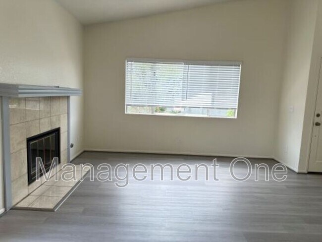 Building Photo - 124 Greenmoor