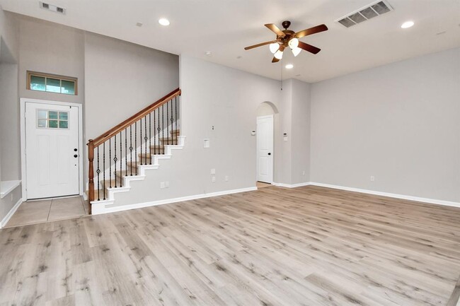 Building Photo - 23318 Isola St