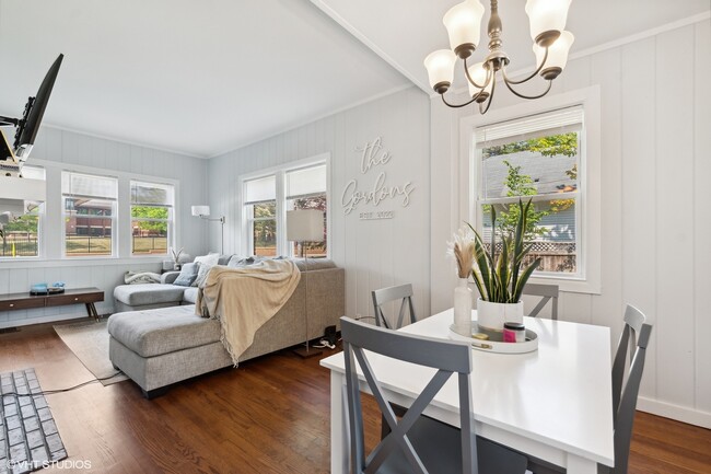 Building Photo - 237 Prairie Ave