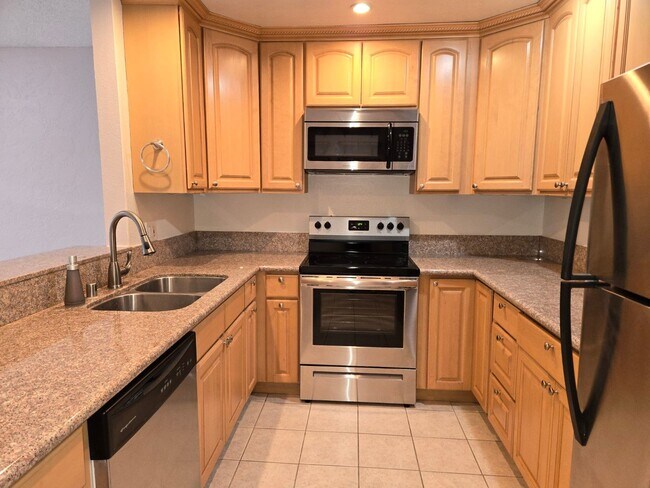 Building Photo - 10350 Caminito Cuervo Unit 106