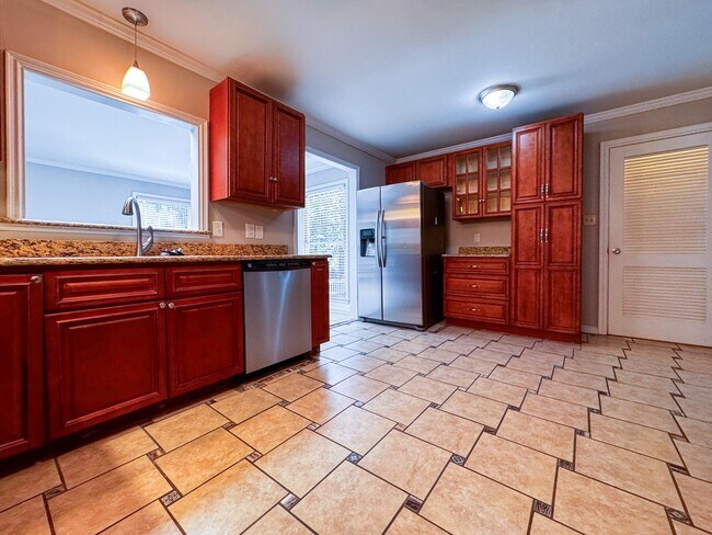 Building Photo - Beautiful Tri Level Home in Vanstory Hills