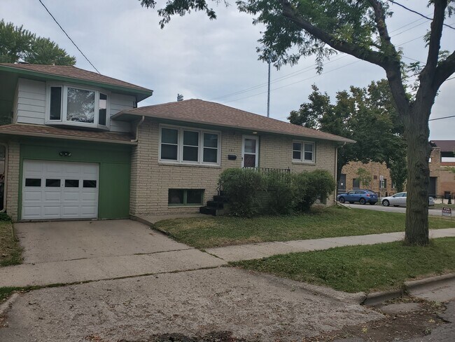 Outside view of entire house for rent - 101 N Paterson St