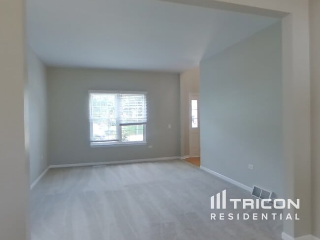 Building Photo - 1318 Deerpath Cir