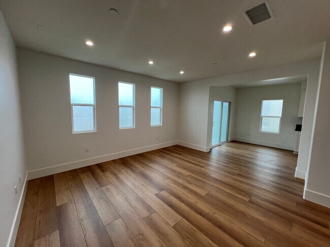 Foto del edificio - A Very New Home for Rent
