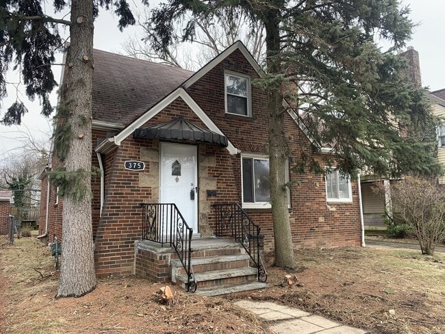 Photo - 375 E 214th St House