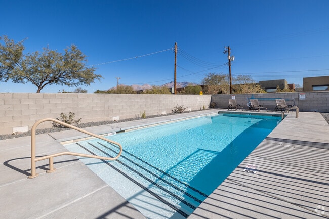 Pool - La Vida at 1100 River