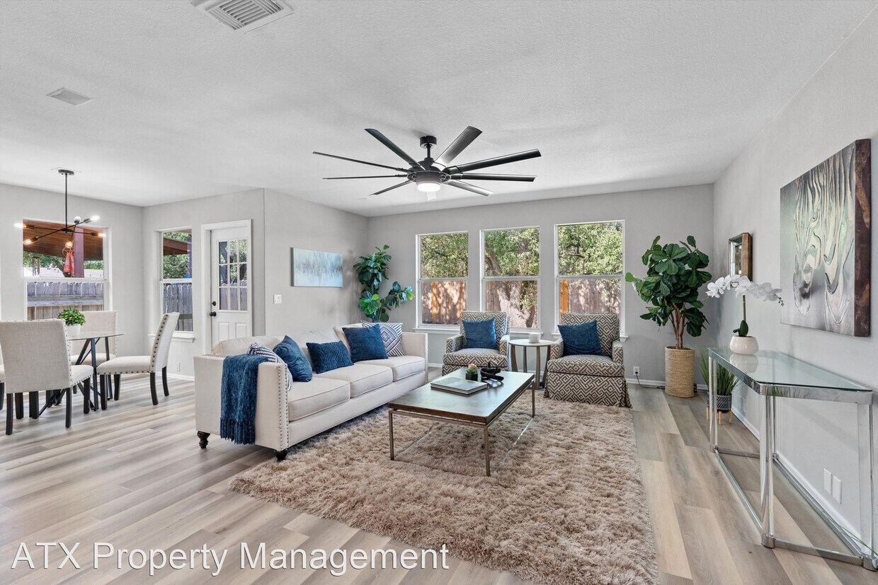 Foto principal - 3 br, 2 bath House - 917 Sweet Gum