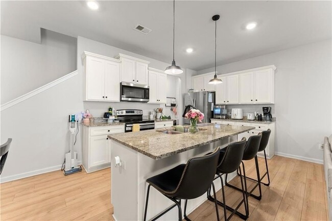 Building Photo - 3367 Abbey Way