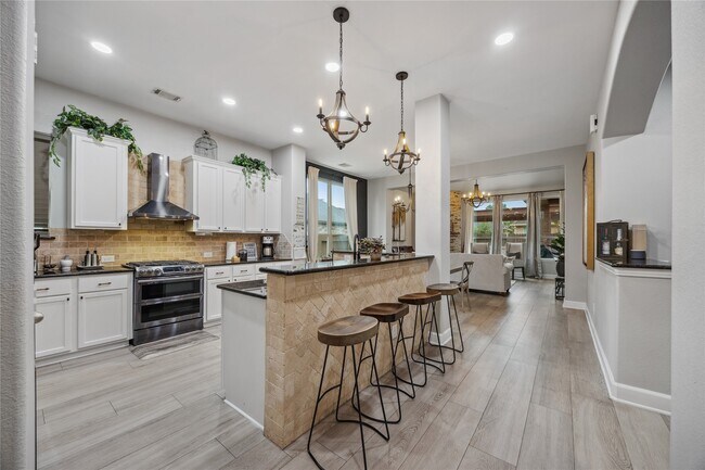 Foto del edificio - 8146 Little Scarlet St