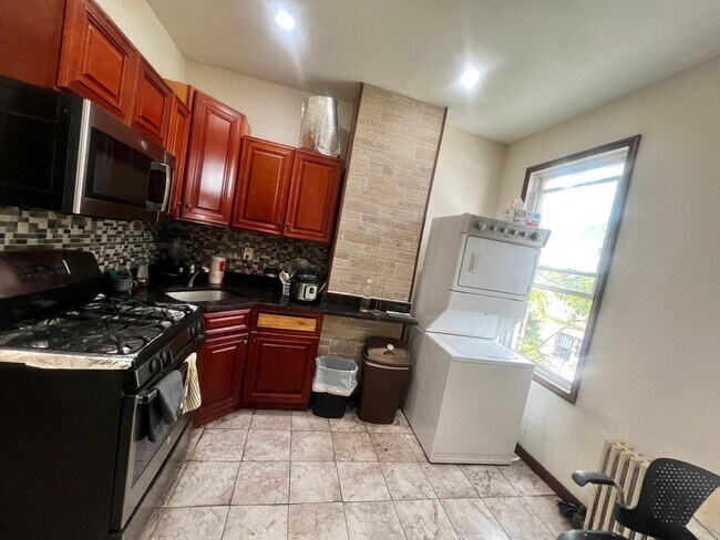 Foto del edificio - 213 Beacon Ave