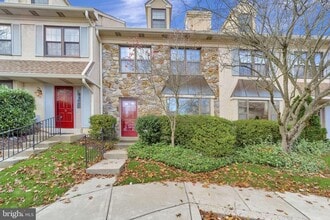 Building Photo - 10 Liberte Ln