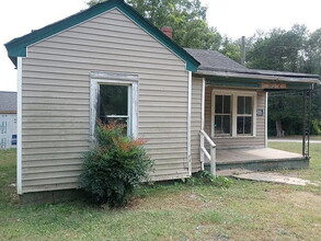 Building Photo - 98 Camp Cir
