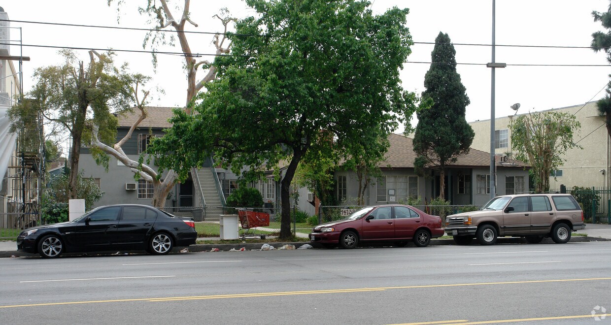 Foto del edificio - 14138 Sherman Way