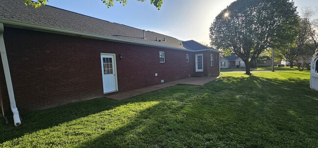 Foto del edificio - For Lease Gallatin TN One Level Home off 109