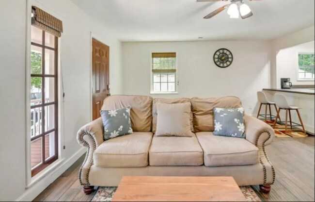 Foto del edificio - 1625 Front St