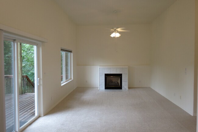 Foto del edificio - Spaceous 800 sq ft single bedroom one bath...