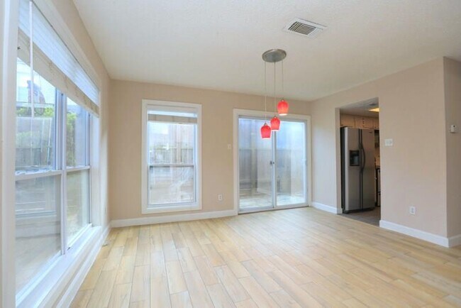 Building Photo - 3971 Tanglewilde St