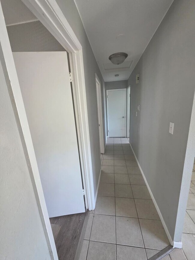 Foto del edificio - 6650-6652 N 55th St