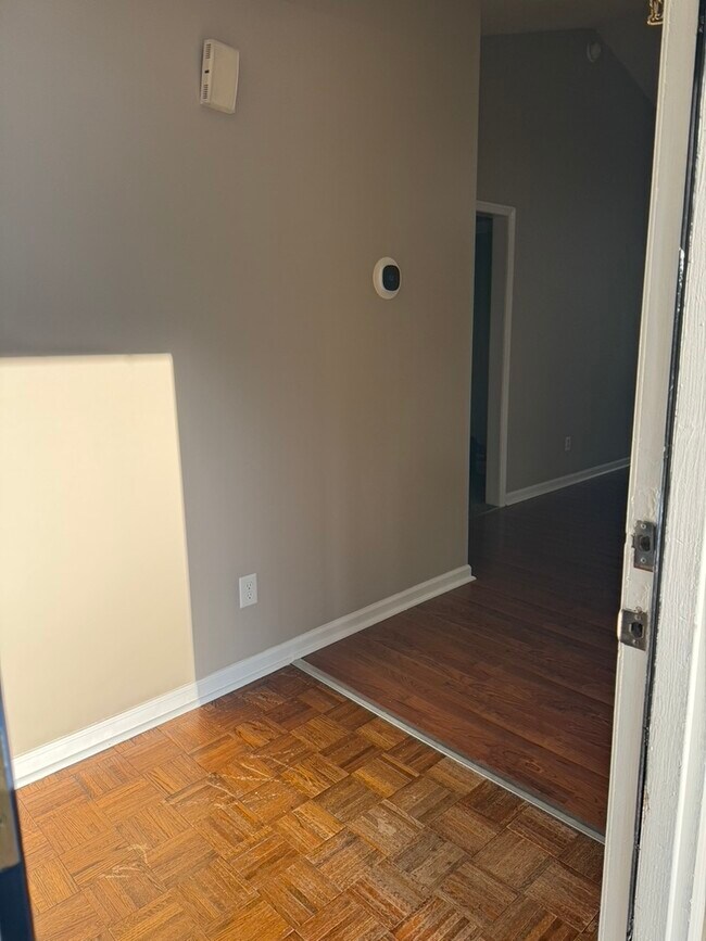 Building Photo - 109 Longneedle Ct