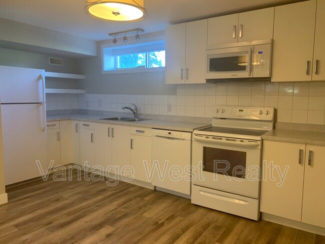 Building Photo - 1291 Kelglen Crescent