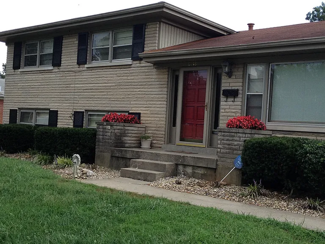 Building Photo - Charming home in Louisville