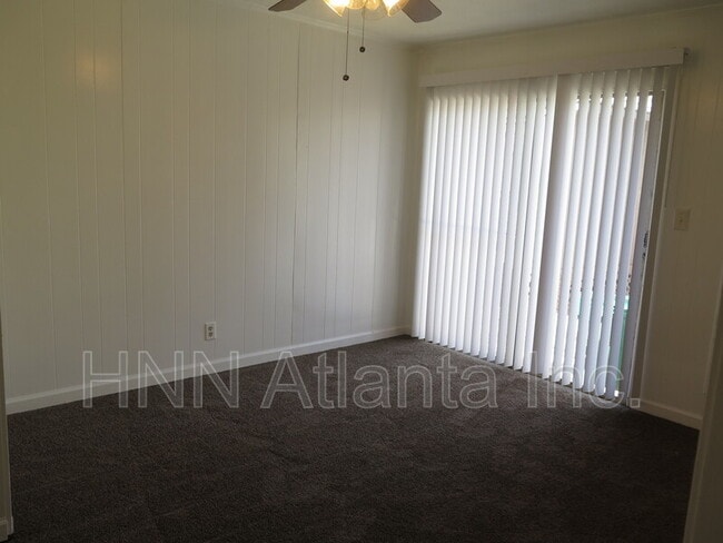 Foto del edificio - 2555 Lloyd Rd