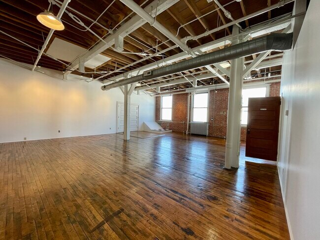 Foto del edificio - 1800 Central St