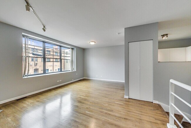 Foto del edificio - 2343 N Greenview Ave
