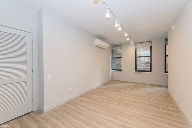 Building Photo - 1 br, 1 bath  - 330 S Wells St 612