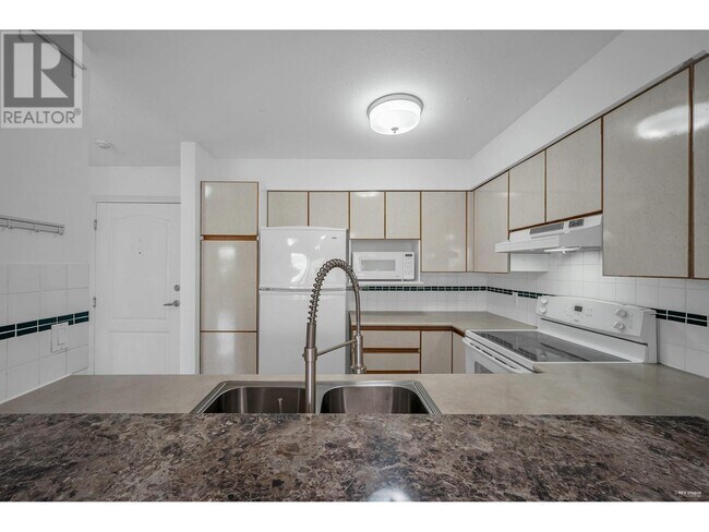 Building Photo - 3770 Manor St