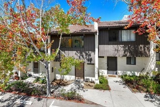 Building Photo - 986 Miramonte Dr