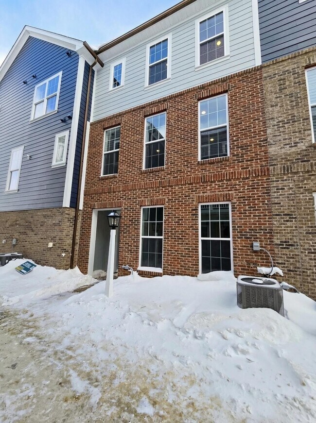 Building Photo - 305 Frederick Way