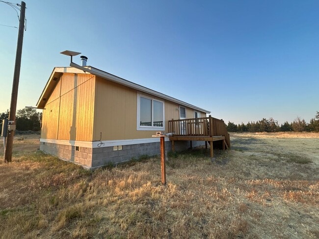Building Photo - Cozy 2BD Home Near Prineville Reservoir – Fenced Yard + Carport!