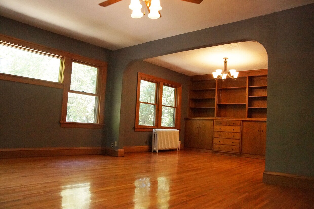 Huge great room with built-in craftmanship. - 234 Clermont St