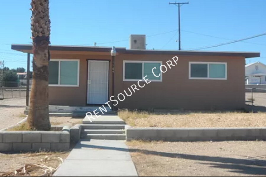 Primary Photo - 3 Bedroom Home for Rent in Barstow