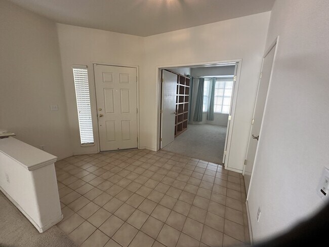 Foto del edificio - Senior Living!