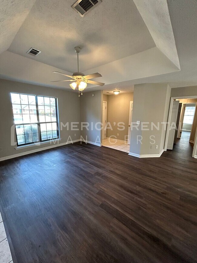 Building Photo - Home for rent in Montgomery! AVAILABLE TO ...