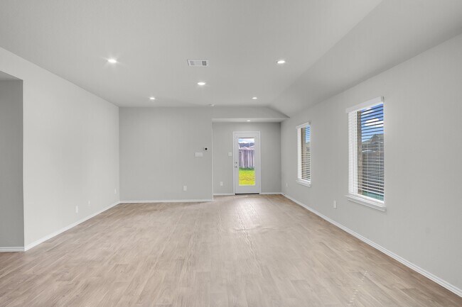 Foto del edificio - 15002 Eastern Wood Rd