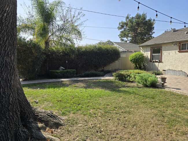 Foto del edificio - 8834 Boyar Ave