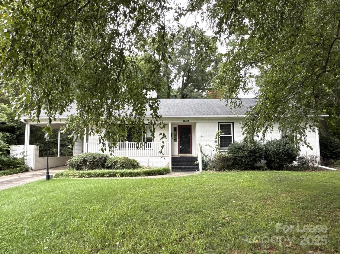 Primary Photo - 1600 Paddock Cir