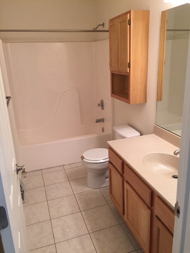 Bathroom - 7 Bunker Ln